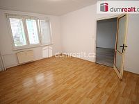 Slunný byt 1+1 ve druhém patře panelového domu s výtahem - 2