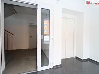 Pronájem bytu 2+kk s balkonem v Nové Roli - 16