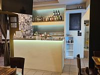 Menší zavedená restaurace se zahrádkou, Praha 8-Libeň (u metra) - 14