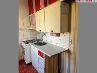 Pronájem 3kk 64m2 P9 Střížkov panel v původním stavu lodžie 5,7m2 částečně zařízeno