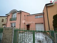 Pronájem domu 4+1 166m2 Jeneč Úhonická terasa garáž zahrada