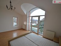 Pronájem domu 4+1 166m2 Jeneč Úhonická terasa garáž zahrada - 4