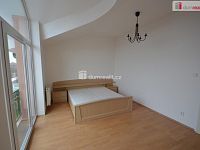 Pronájem domu 4+1 166m2 Jeneč Úhonická terasa garáž zahrada - 5