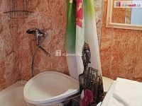 Krásná garsoniéra po částečné rekonstrukci v prvním patře panelového domu s výtahem v Mariánských Lázních - 10