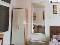 Krásná garsoniéra po částečné rekonstrukci v prvním patře panelového domu s výtahem v Mariánských Lázních - 6