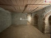 Pronájem komerčního prostoru, 200 m2 - sklepní prostor při vstupu
