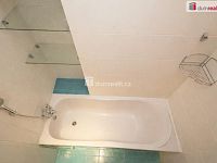 Světlý byt 2+kk, 43 m2 + 13 m2 půda, 3.patro, OV, cihla, Praha 10 - Strašnice (metro A) - 14