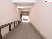 Světlý byt 2+kk, 43 m2 + 13 m2 půda, 3.patro, OV, cihla, Praha 10 - Strašnice (metro A) - 17