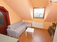 Světlý byt 2+kk, 43 m2 + 13 m2 půda, 3.patro, OV, cihla, Praha 10 - Strašnice (metro A) - 2