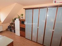 Světlý byt 2+kk, 43 m2 + 13 m2 půda, 3.patro, OV, cihla, Praha 10 - Strašnice (metro A) - 7