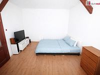 Světlý byt 2+kk, 43 m2 + 13 m2 půda, 3.patro, OV, cihla, Praha 10 - Strašnice (metro A) - 9