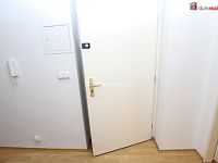 Krásný útulný byt 2+kk ve druhém patře cihlové budovy s výtahem v centru Karlových Varů s geniem loci - 14