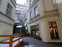 Krásný útulný byt 2+kk ve druhém patře cihlové budovy s výtahem v centru Karlových Varů s geniem loci - 16