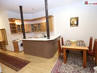 Krásný útulný byt 2+kk ve druhém patře cihlové budovy s výtahem v centru Karlových Varů s geniem loci - 2