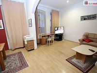 Krásný útulný byt 2+kk ve druhém patře cihlové budovy s výtahem v centru Karlových Varů s geniem loci - 3