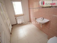 Prostorný rekonstruovaný byt 2+kk uprostřed krásné přírody v Mariánských Lázních - 8