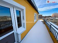 Pronájem prostorného bytu 4+1 s terasou v centru Kolína - 10