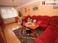 Prostorný byt 3+1/L/S v prvním patře panelového domu s výtahem