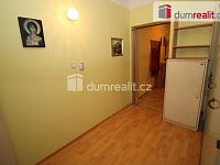 Prostorný byt 3+1/L/S v prvním patře panelového domu s výtahem - 9