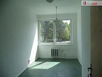 Pronájem zpevněné venkovní plochy  cca 2500m2 - 12