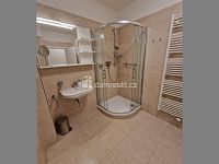 Pronájem 2kk 49,3m2 terasa 11,4m2 P9 Hostavice garážové stání částečně zařízeno - 16