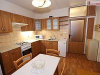 Krásný udržovaný byt 1+1 s lodžií v mezipatře v pátém patře panelové budovy v Aši - 6