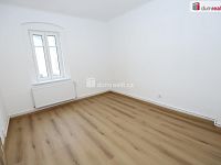 Krásný byt 2+kk po kompletní rekonstrukci v prvním patře cihlového domu ve Františkových Lázních - 5