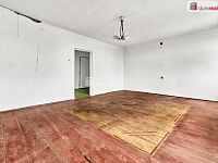 Prodej rodinného domu s 531 m2 podlahové plochy - 30