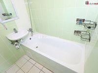 Slunný byt 2+1/S/L ve třetím patře panelového domu - 10