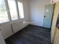 Slunný byt 2+1/S/L ve třetím patře panelového domu - 7