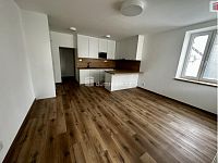 Pronájem zrekonstruovaného bytu 2+kk ve Slušovicích - 3