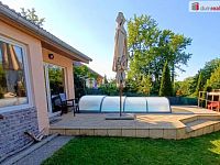 Prodej krajního ŘRD 5+KK 125 m2, pozemek 370 m2, U Háječku, Nučice, Praha západ - bazén terasa