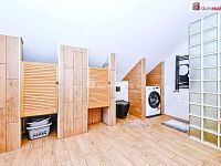 Prodej krajního ŘRD 5+KK 125 m2, pozemek 370 m2, U Háječku, Nučice, Praha západ - koupelna podkroví 3