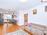 Prodej krajního ŘRD 5+KK 125 m2, pozemek 370 m2, U Háječku, Nučice, Praha západ - kuch kout a obývák 