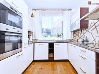 Prodej krajního ŘRD 5+KK 125 m2, pozemek 370 m2, U Háječku, Nučice, Praha západ - kuch linka