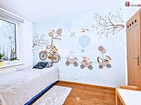 Prodej krajního ŘRD 5+KK 125 m2, pozemek 370 m2, U Háječku, Nučice, Praha západ - pokoj s šatnou