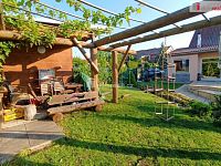 Prodej krajního ŘRD 5+KK 125 m2, pozemek 370 m2, U Háječku, Nučice, Praha západ - zahrada 1