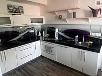 Krásný byt 2+1 po kompletní rekonstrukci ve druhém patře cihlového domu v Chebu - 11