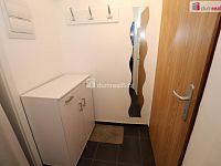 Krásný byt 2+1 po kompletní rekonstrukci ve druhém patře cihlového domu v Chebu - 13