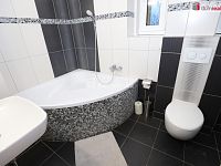 Krásný byt 2+1 po kompletní rekonstrukci ve druhém patře cihlového domu v Chebu - 15