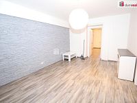 Krásný byt 2+1 po kompletní rekonstrukci ve druhém patře cihlového domu v Chebu - 2