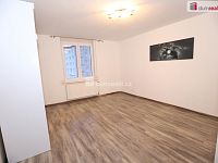 Krásný byt 2+1 po kompletní rekonstrukci ve druhém patře cihlového domu v Chebu - 4