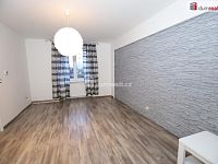 Krásný byt 2+1 po kompletní rekonstrukci ve druhém patře cihlového domu v Chebu - 6