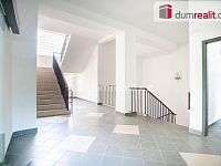 K pronájmu, zrekonstruované kanceláře v administrativní budově bývalé Jitony ve městě Vimperk, ul. 1 máje - 16