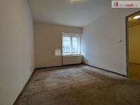 Pronájem bytu 2+1 v Chebu, Hálkova - 19