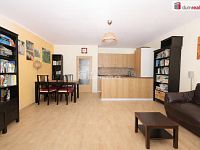 Světlý byt 74,4 m2 + terasa 7,6 m2 a zahrada 27 m2, 1NP, novostavba, Praha 5 - Zbraslav - 2