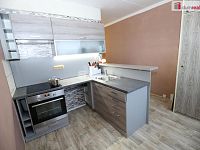 Krásný útulný byt 1+1 v šestém patře panelového domu s výtahem v Sokolově - 2