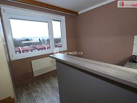 Krásný útulný byt 1+1 v šestém patře panelového domu s výtahem v Sokolově - 3