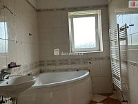 Prostorný byt 4+1 v prvním patře cihlového domu se zahradou a parkováním ve Františkových Lázních - 13