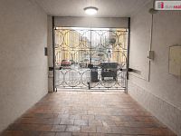 Prodej bytu 3+1 s výhledem a balkonem - ideální pro rodinu i investici - 9